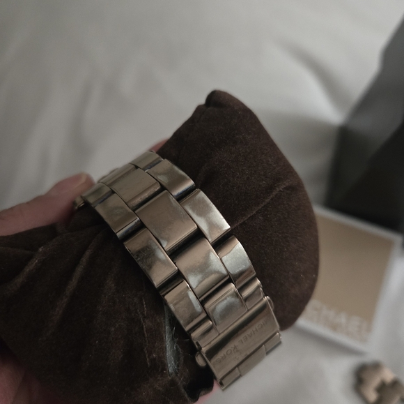 Michael Kors Bronze Watch - Picture 4 of 7